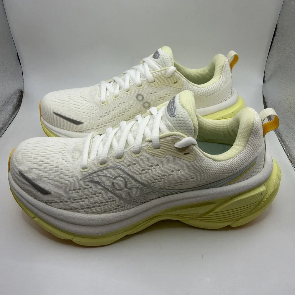 Saucony Women's Hurricane 25 Shoes. Ivory/Tender Size 7 New.